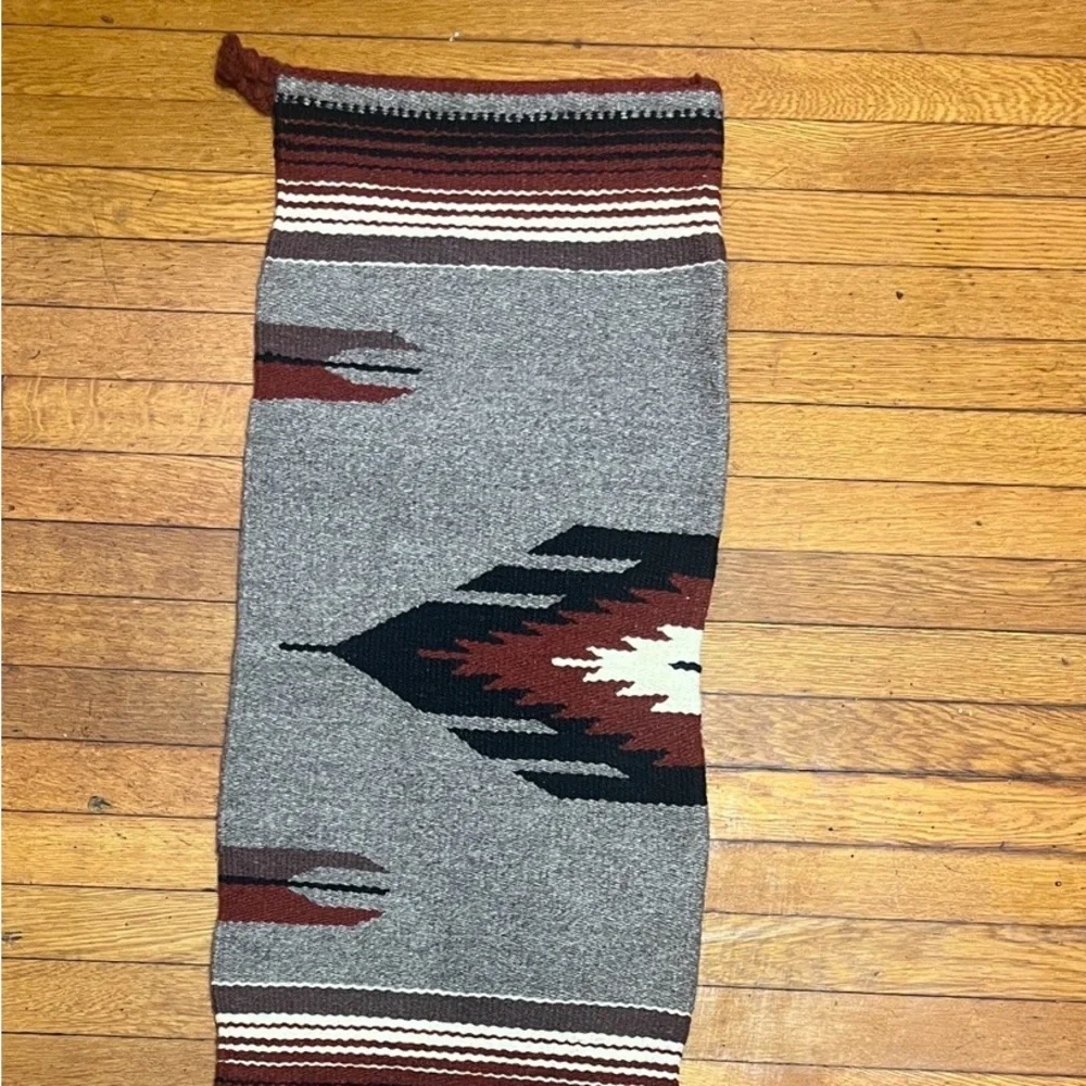 Navajo rug Southwestern Aztec 28x33.